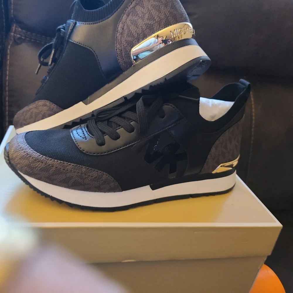 Cafe .#8 - Picture 2 of 2